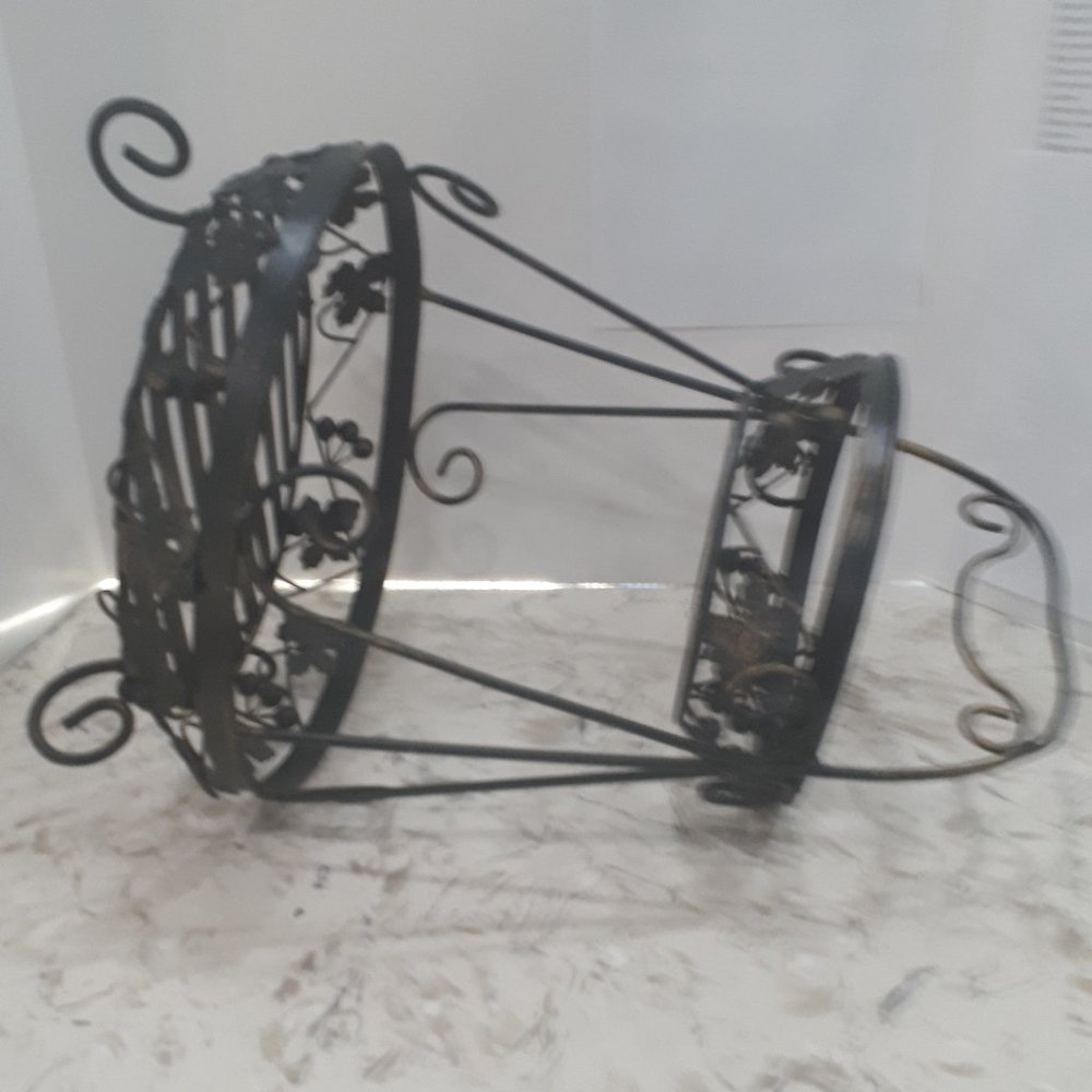 Metal Lop and Lattice Two-Tier Levels Basket for fruit, for example. - Picture 4 of 5